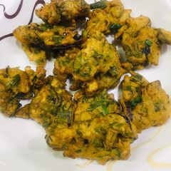 Baigan ke pakore/Mix vegetables pakoray A picture of Baigan ke pakore/Mix vegetables pakoray.