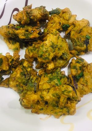 A picture of Baigan ke pakore/Mix vegetables pakoray.