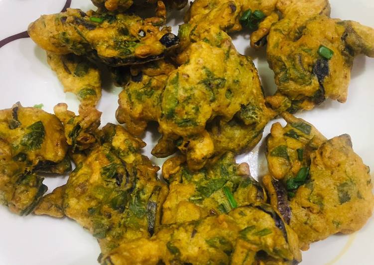 Recipe of Any-night-of-the-week Baigan ke pakore/Mix vegetables pakoray