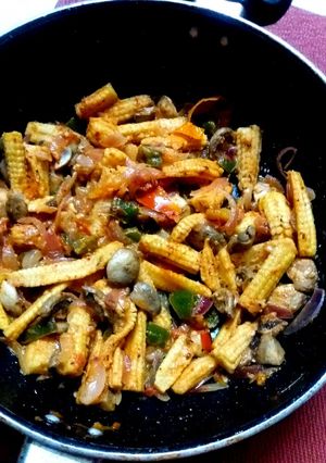 A picture of Mushrooms baby corns stir fried.