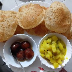 Masala Puri with Bengali style simple Potato Curry (Aloo Chochori) A picture of Masala Puri with Bengali style simple Potato Curry (Aloo Chochori).