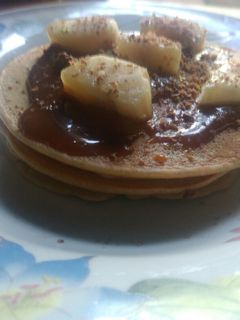 Una foto de Hotcakes de dulce de leche en la plancheta