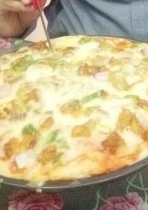 A picture of Tikka piza.