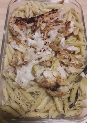 Una foto de Merluza especial con fideos a la manteca y hierbas
