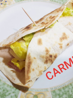 Una foto de Fajitas de jamón, queso y lechuga
