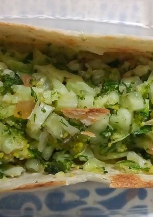 Una foto de Burrito vegano con brócoli y guacamole