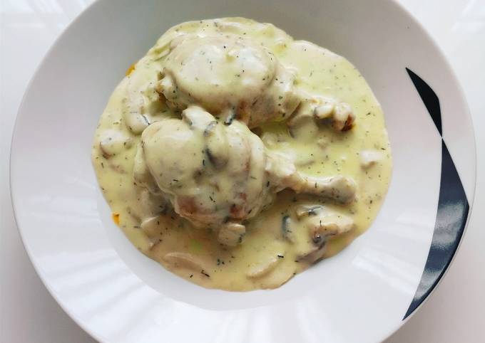 delikatesse i tilfælde af Messing Pulpe de pui cu sos de smântână și ciuperci, rețetă de Maria Loredana  Dragnea - Rețete Cookpad
