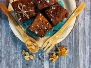 Una foto de brownies chocolate con margarina