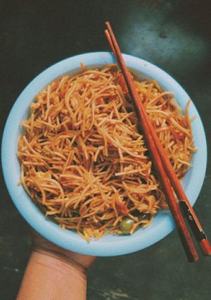 A picture of Egg chowmein.