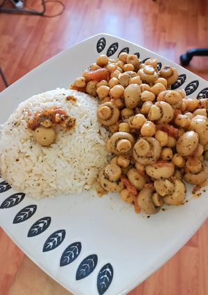 Una foto de Guiso de garbanzos con champiñones