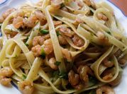 Una foto de fetuccini a la mantequilla