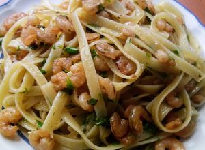 Una foto de Fetuccini con Camarones (Lemon Garlic)