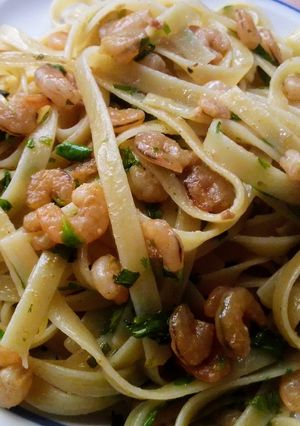 Una foto de Fetuccini con Camarones (Lemon Garlic)