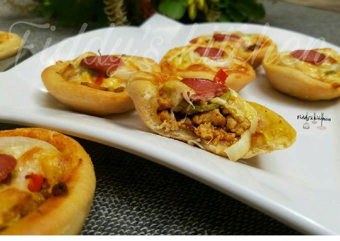 Deep dish mini pizzas