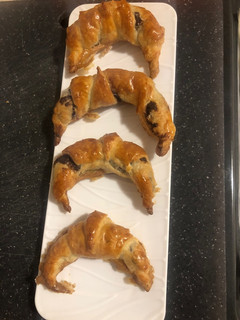 Una foto de Croissant de hojaldre con chocolate