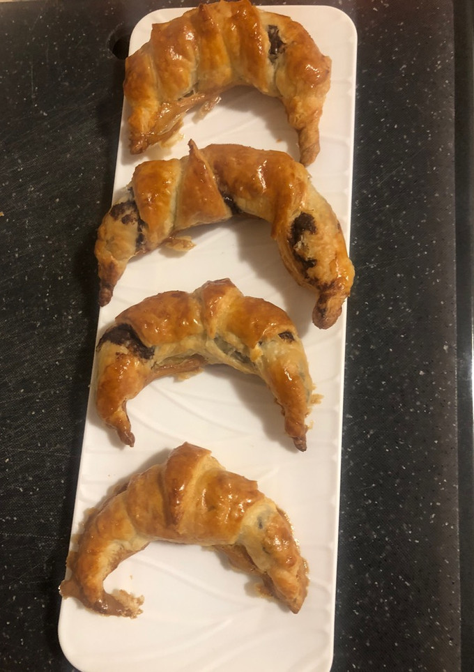 Una foto de Croissant de hojaldre con chocolate