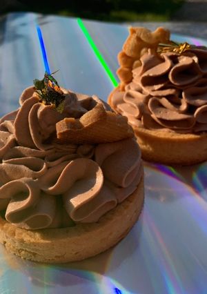 Foto di Crostatine frolla alla nocciola con mousse alla nutella
