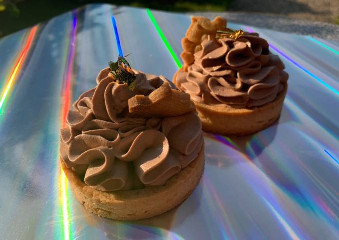 Crostatine frolla alla nocciola con mousse alla nutella