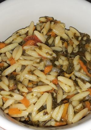 O poză a rețetei Orzo cu legume și spanac.