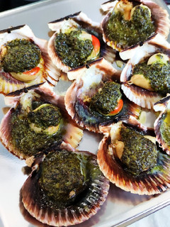 Una foto de Vieiras con vinagreta al horno