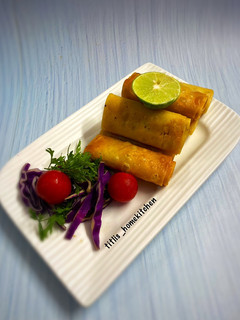 A picture of Chicken Samosa Roll.