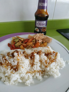 Una foto de Arroz mix con salsa Teriyaki