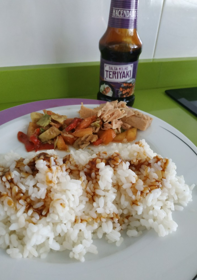 Una foto de Arroz mix con salsa Teriyaki