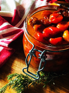Una foto de Tomates cherry confitados