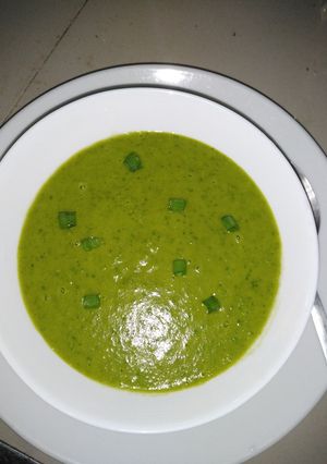 A picture of Soup: Spinach, peas, carrots #themechallenge.
