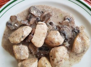 Una foto de Pechuga de pollo con champiñones light