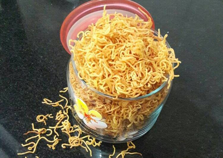 Simple Way to Make Perfect Aloo Bhujiya /Potato sev