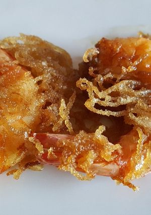 Foto principal de Langostinos fritos envueltos en fideos chinos