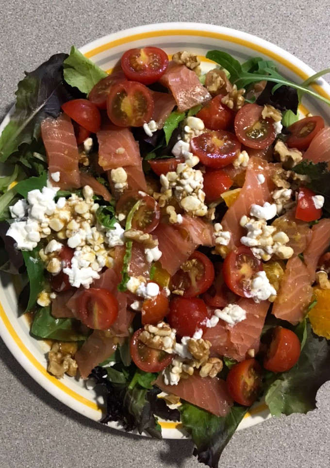 Una foto de Ensalada de salmón