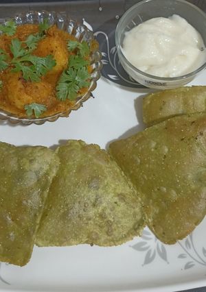 A picture of Palak Poori.