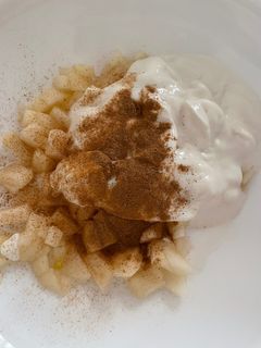 Una foto de Yogurt de soja con pera y canela