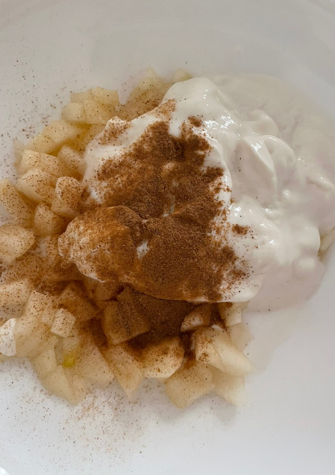 Una foto de Yogurt de soja con pera y canela