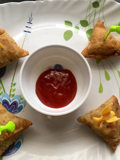 A picture of Chapati Samosa.