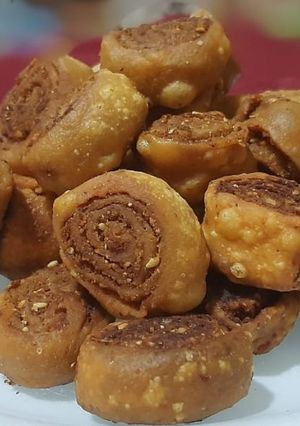 बाकरवडी (bakarvadi recipe in marathi) रेसिपी चे मुख्य फोटो 