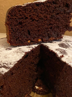 Foto principal de Bizcocho de chocolate con pepitas de chocolate blanco (Pedroche)