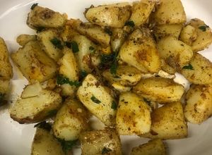 Una foto de Papas salteadas en mantequilla