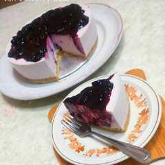รูปของ No bake yogurt cake with blueberry sauce