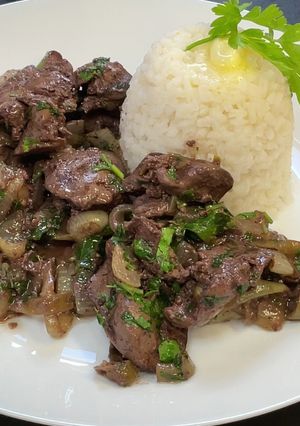 A picture of Chicken Livers with Onions.