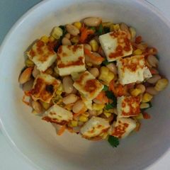 A picture of Halloumi, cannellini bean and roasted sweet corn salad.