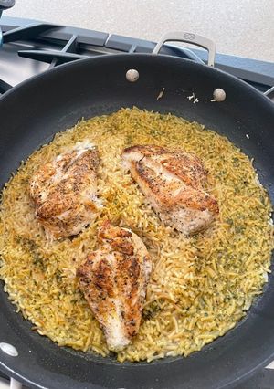 A picture of One Pot Chicken and Rice.
