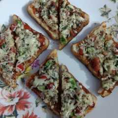 तवे पर बना हुआ ब्रेड पिज़्ज़ा (bread pizza recipe in hindi)-レシピのメイン写真