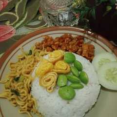 รูปของ Nasi uduk magic com 👌