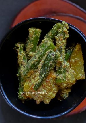 A picture of Dharosh Posto / Okra in Poppy seed paste.