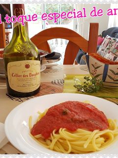 Una foto de Tallarines en salsa de tomate aromatizada con hiervas