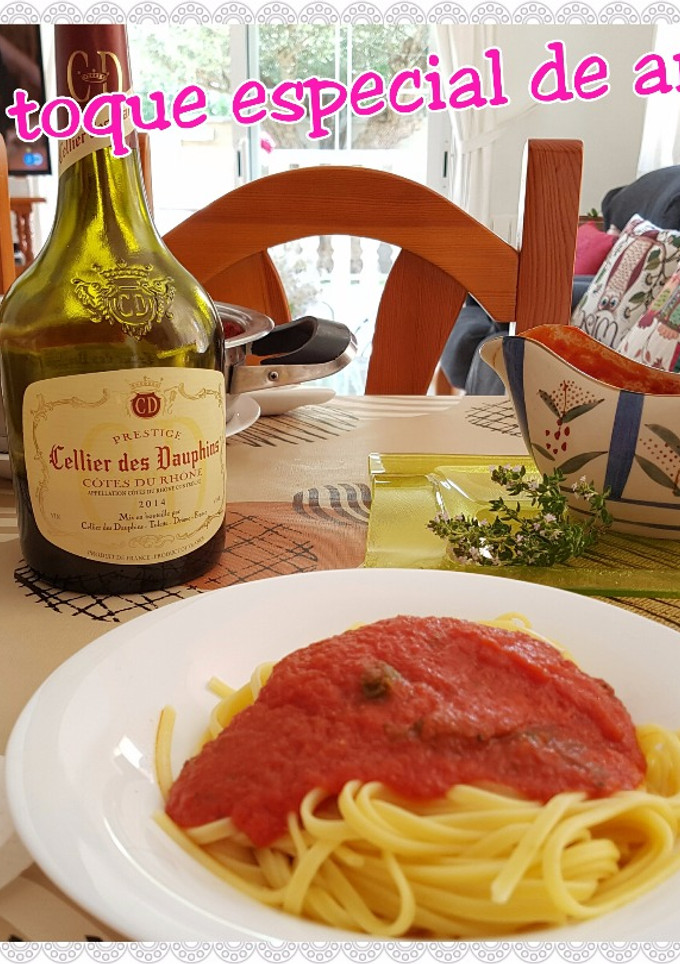 Una foto de Tallarines en salsa de tomate aromatizada con hiervas
