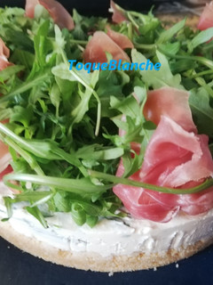 Foto di Cheese cake salata con prosciutto crudo e rucola
